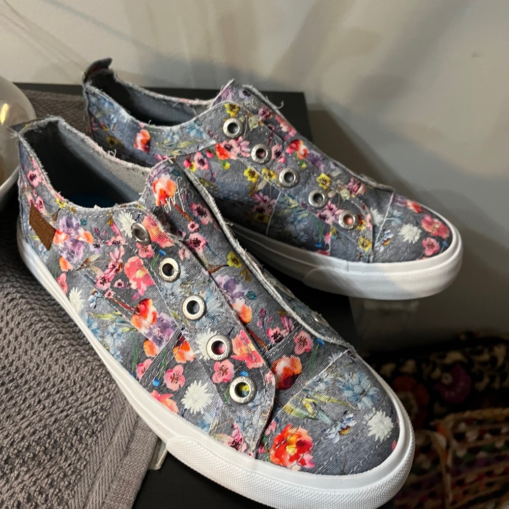 Blowfish Floral Gray Slip-On Sneakers